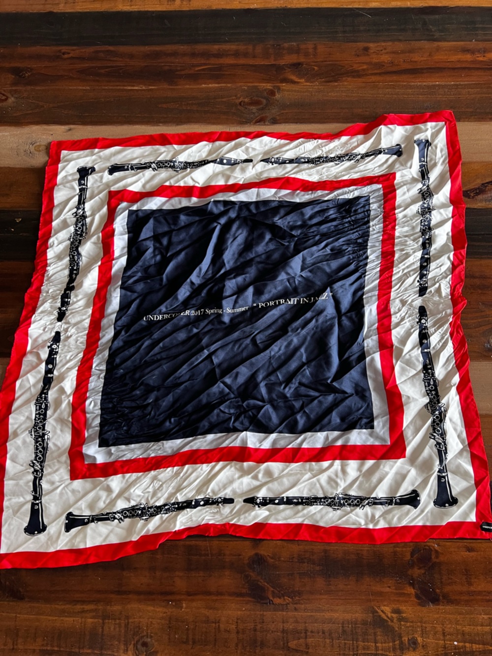 Undercover square scarf